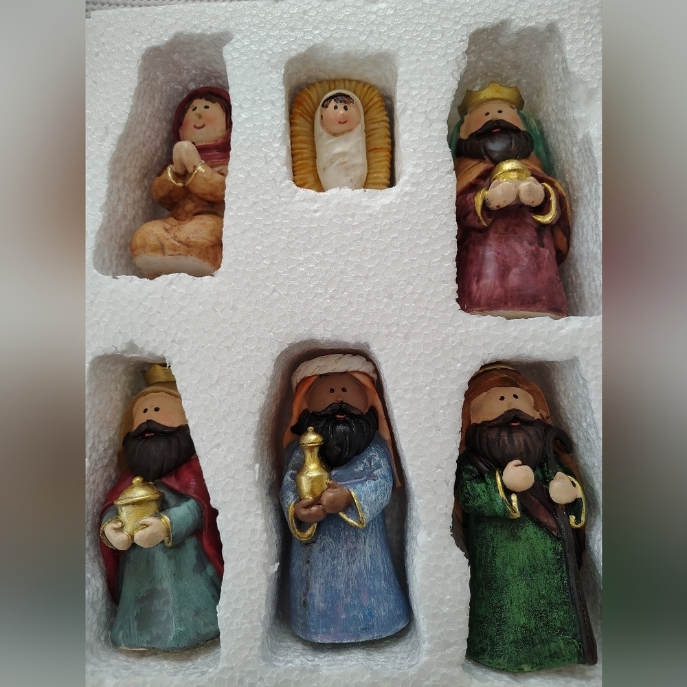 Nativity Scene Figurines Set